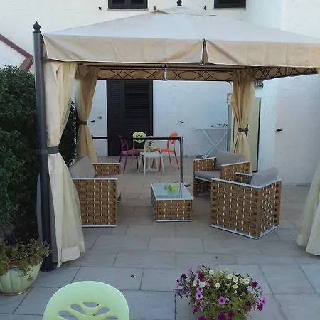 Olive Garden & Petite Maison Bed & Breakfast 2*