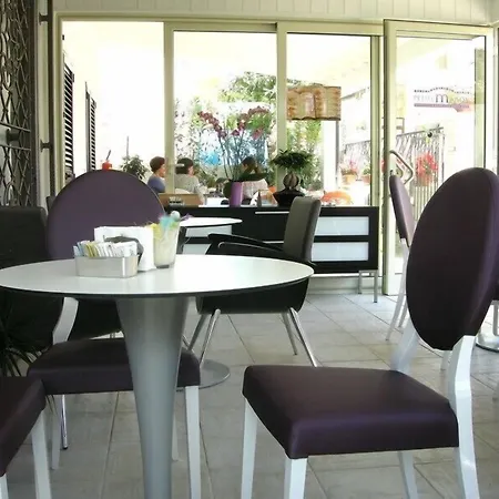 Olive Garden & Petite Maison Bed & Breakfast 2*