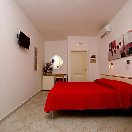 Olive Garden & Petite Maison Bed & Breakfast 2*