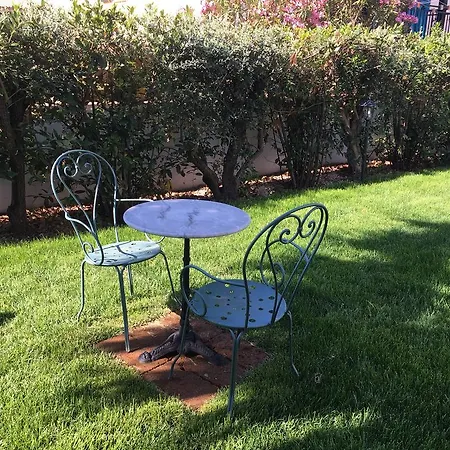 Olive Garden & Petite Maison Bed & Breakfast 2*