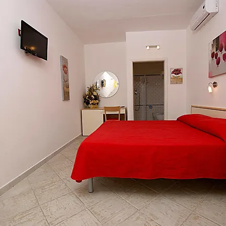 Olive Garden & Petite Maison Bed & Breakfast Posada (Sardinia)